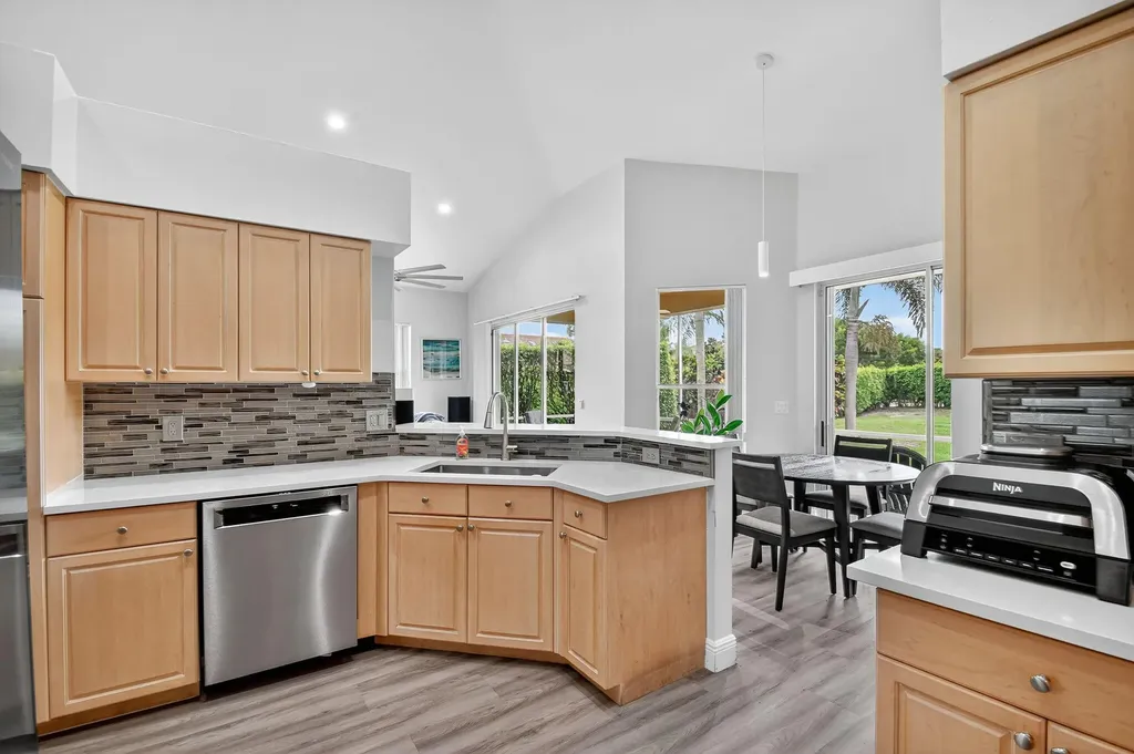6900 Cairnwell Drive Boynton Beach FL 33472