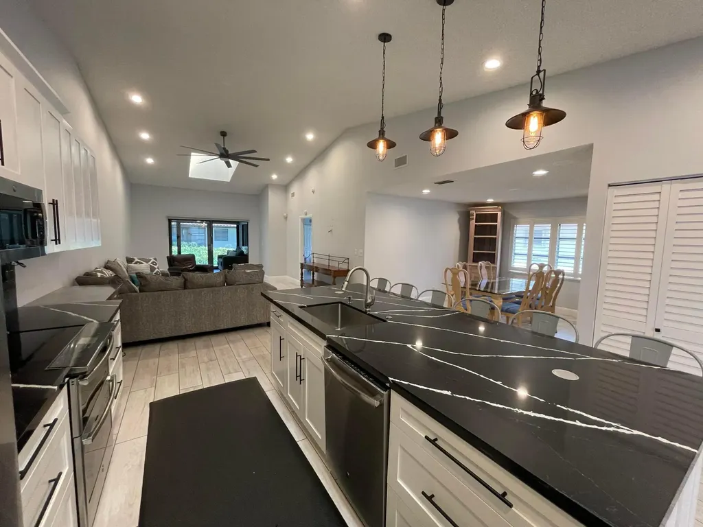 6157 Sunny Pointe Circle Delray Beach FL 33484