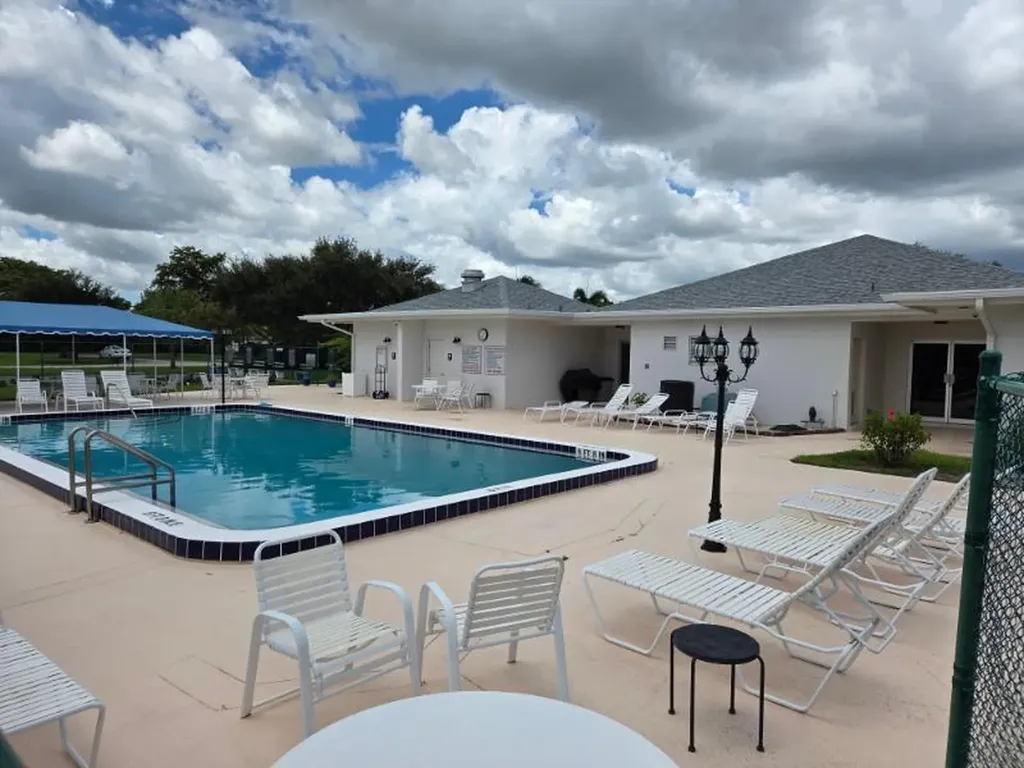 7205 W Oakridge Circle Lake Worth FL 33462