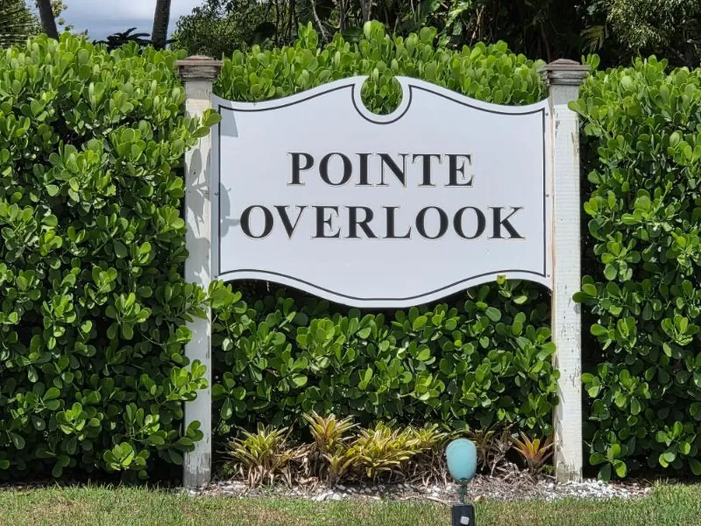 7205 W Oakridge Circle Lake Worth FL 33462