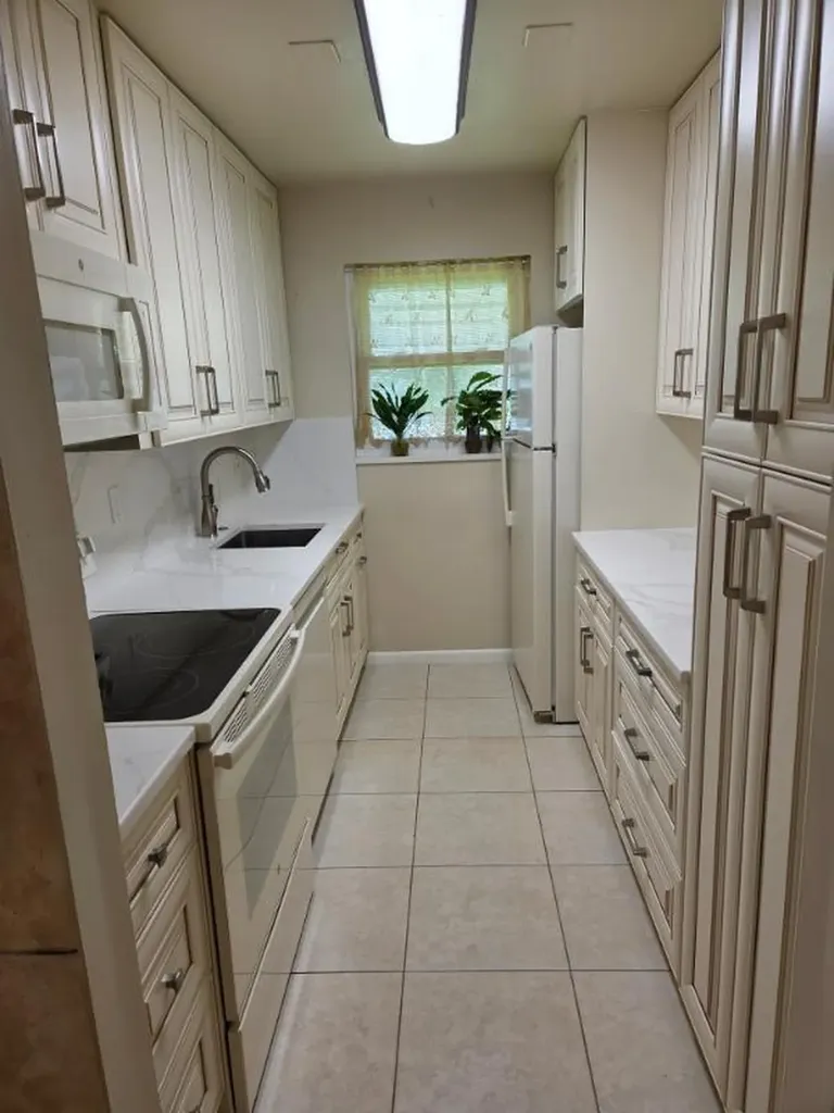 7205 W Oakridge Circle Lake Worth FL 33462