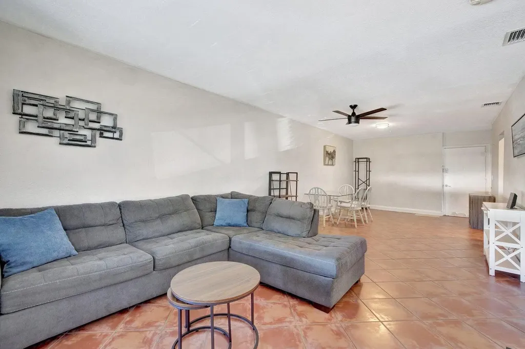 2400 NE 33rd Avenue Fort Lauderdale FL 33305