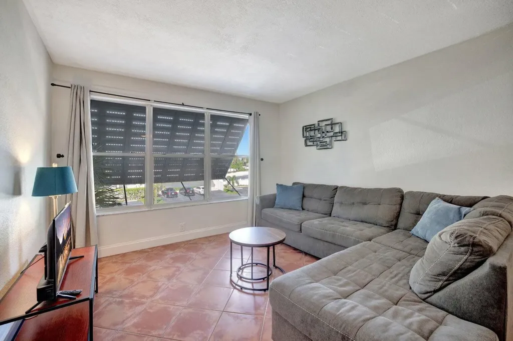 2400 NE 33rd Avenue Fort Lauderdale FL 33305