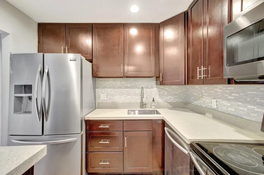 2400 NE 33rd Avenue Fort Lauderdale FL 33305