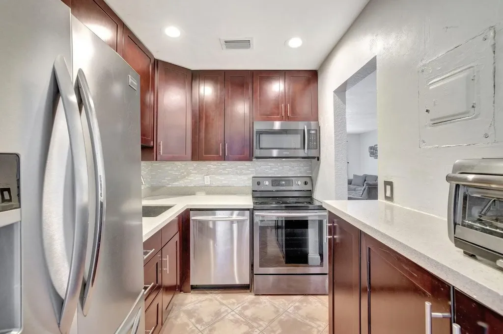 2400 NE 33rd Avenue Fort Lauderdale FL 33305