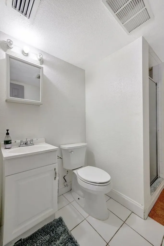 2400 NE 33rd Avenue Fort Lauderdale FL 33305