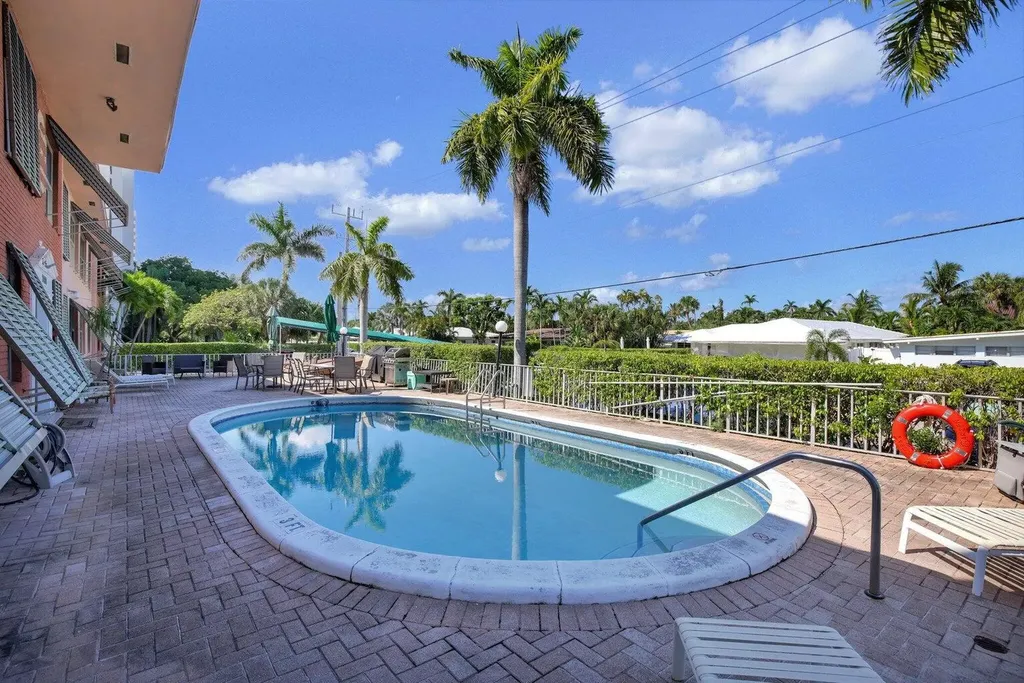 2400 NE 33rd Avenue Fort Lauderdale FL 33305
