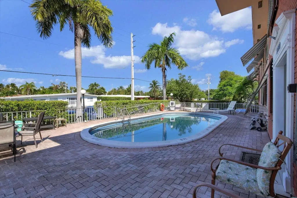 2400 NE 33rd Avenue Fort Lauderdale FL 33305