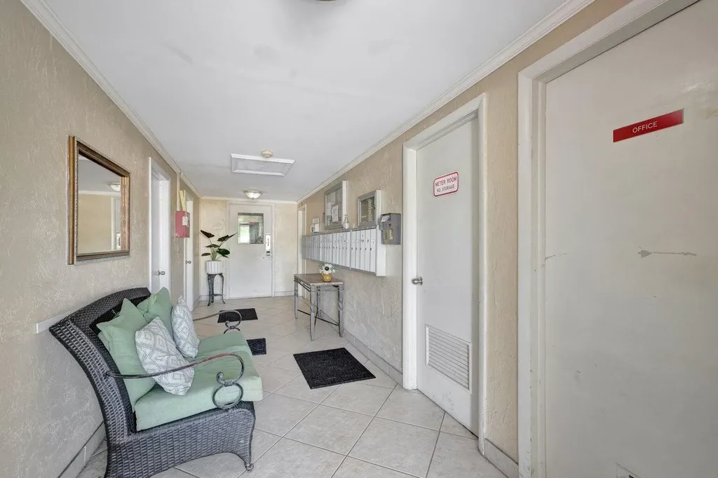 2400 NE 33rd Avenue Fort Lauderdale FL 33305