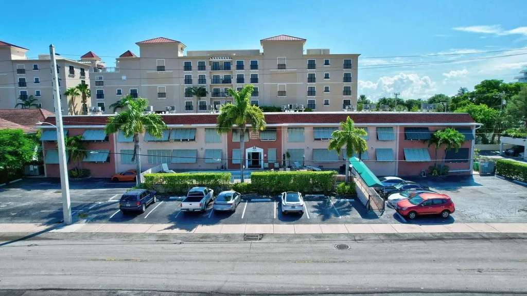 2400 NE 33rd Avenue Fort Lauderdale FL 33305