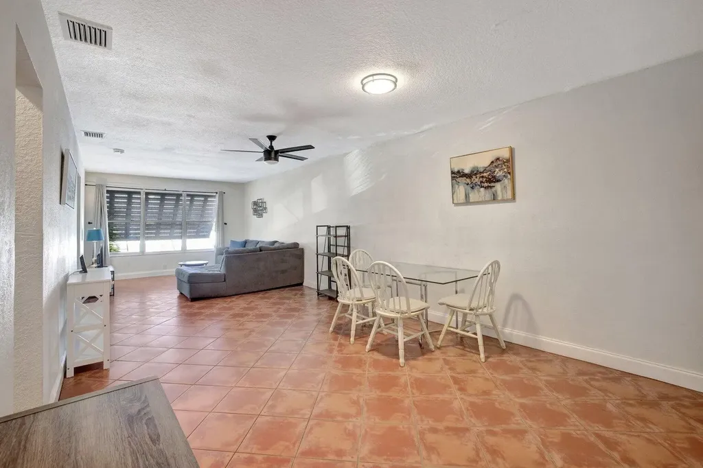 2400 NE 33rd Avenue Fort Lauderdale FL 33305