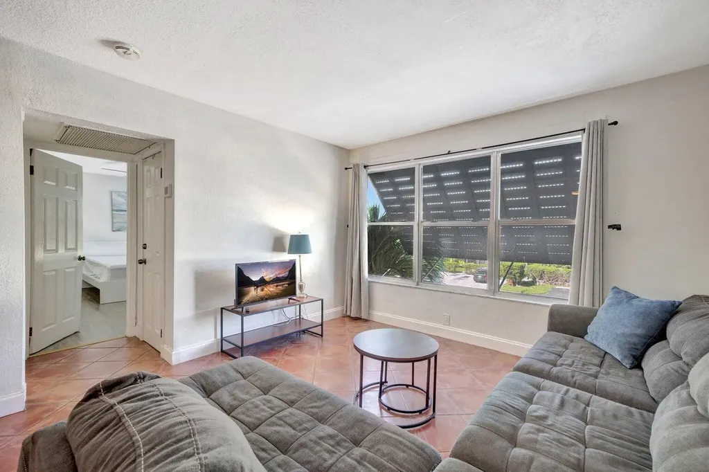 2400 NE 33rd Avenue Fort Lauderdale FL 33305