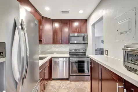 2400 NE 33rd Avenue Fort Lauderdale FL 33305