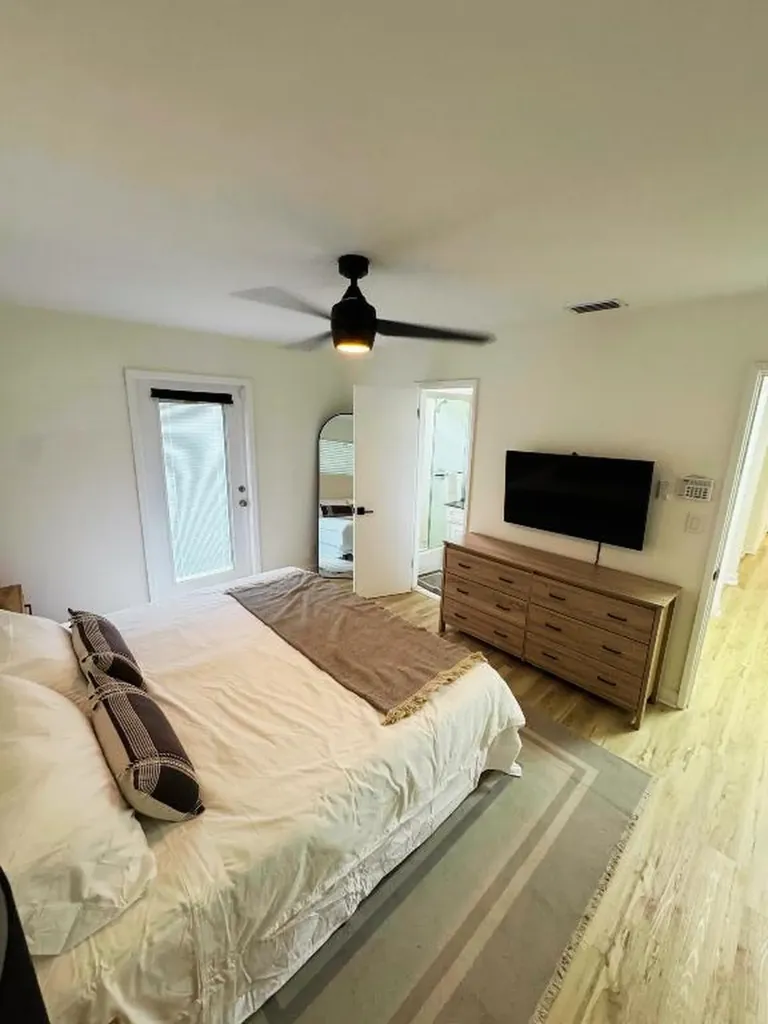 300 NE 7th Street Boca Raton FL 33432