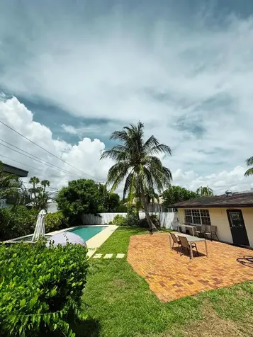 300 NE 7th Street Boca Raton FL 33432