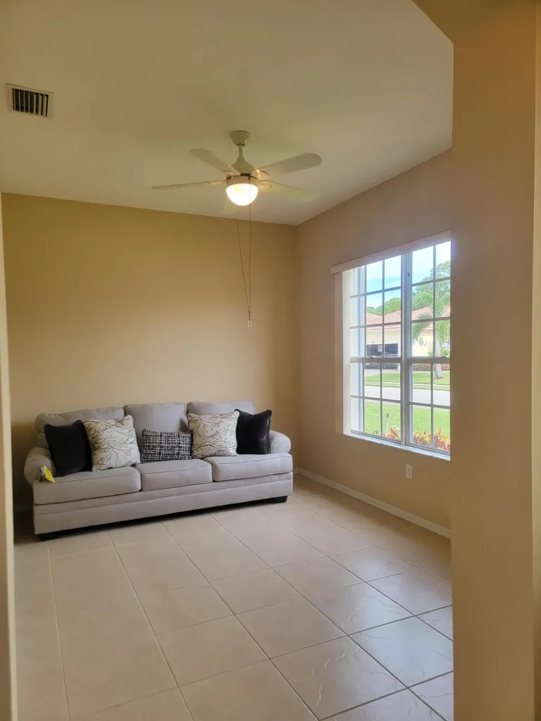 633 SW Long Key Court Port St Lucie FL 34986