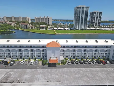 20 Yacht Club Drive North Palm Beach FL 33408
