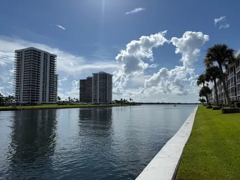 20 Yacht Club Drive North Palm Beach FL 33408