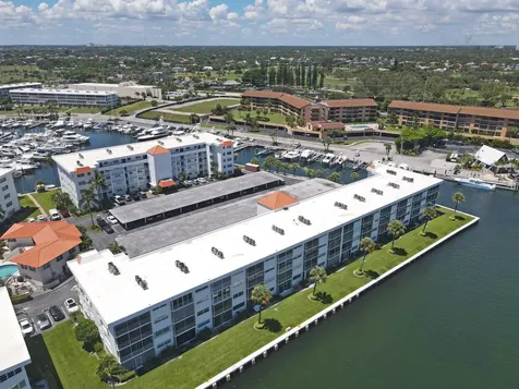 20 Yacht Club Drive North Palm Beach FL 33408