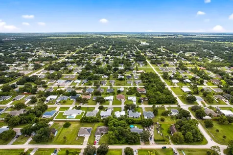 8156 101st Court Vero Beach FL 32967