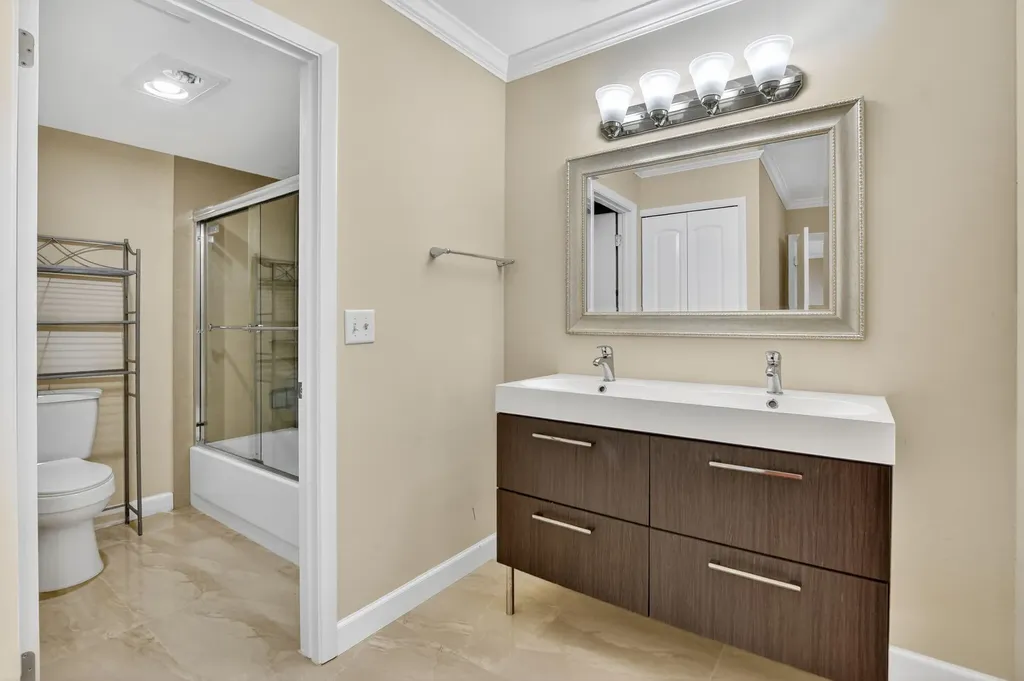 9268 Vista Del Lago Boca Raton FL 33428