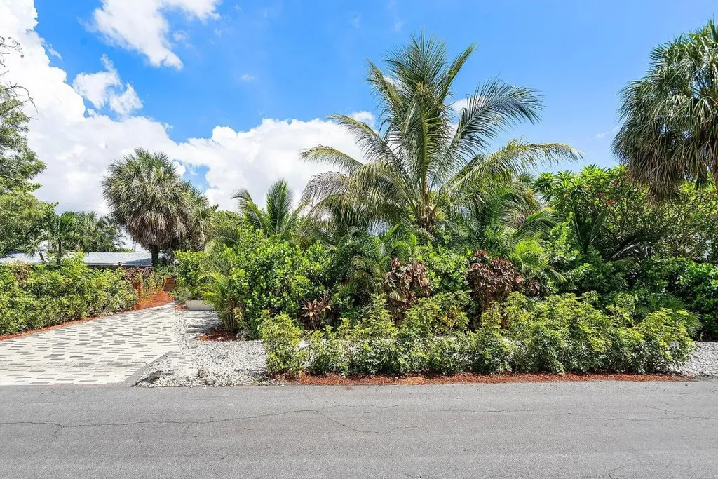 2041 NE 30th Street Fort Lauderdale FL 33306