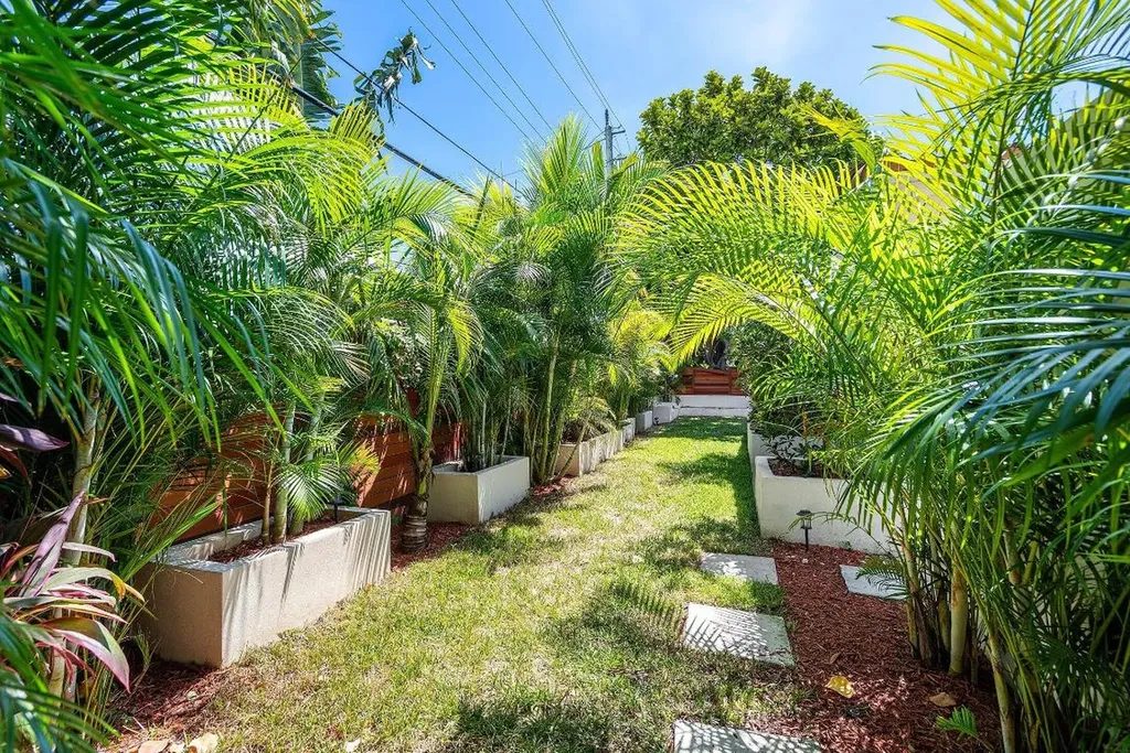 2041 NE 30th Street Fort Lauderdale FL 33306