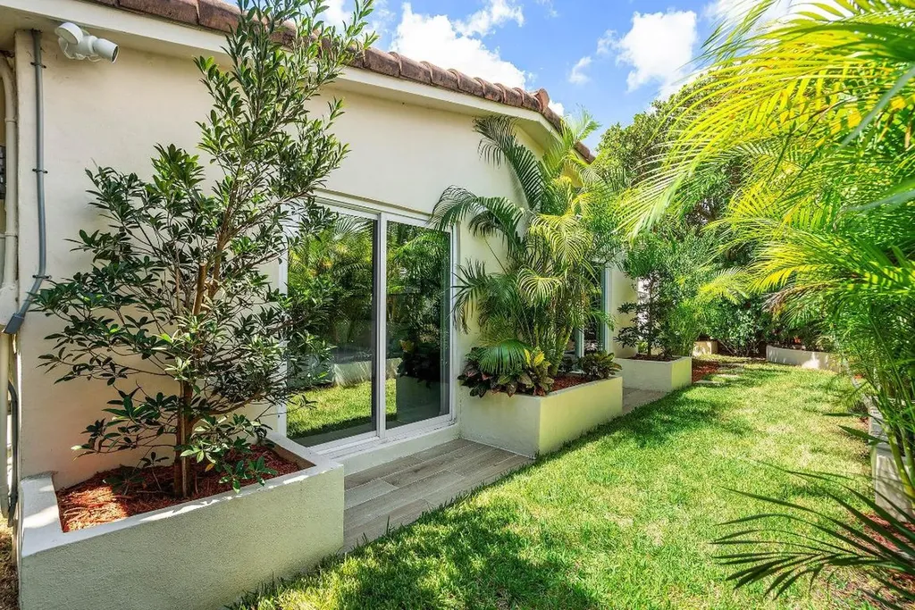 2041 NE 30th Street Fort Lauderdale FL 33306