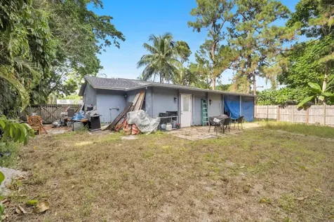 5372 Woodland Drive Delray Beach FL 33484