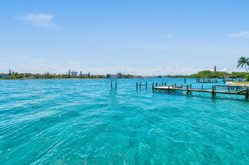 87 Lighthouse Drive Jupiter Inlet Colony FL 33469