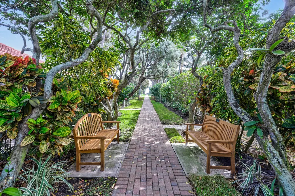 87 Lighthouse Drive Jupiter Inlet Colony FL 33469