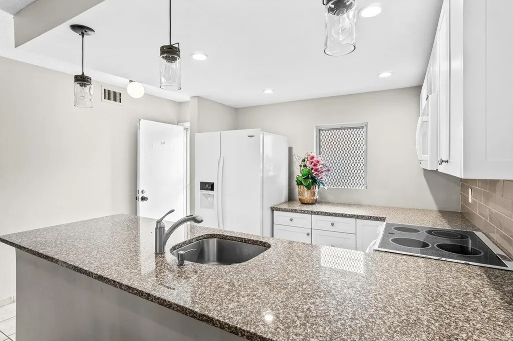 2191 NE 1st Court Boynton Beach FL 33435
