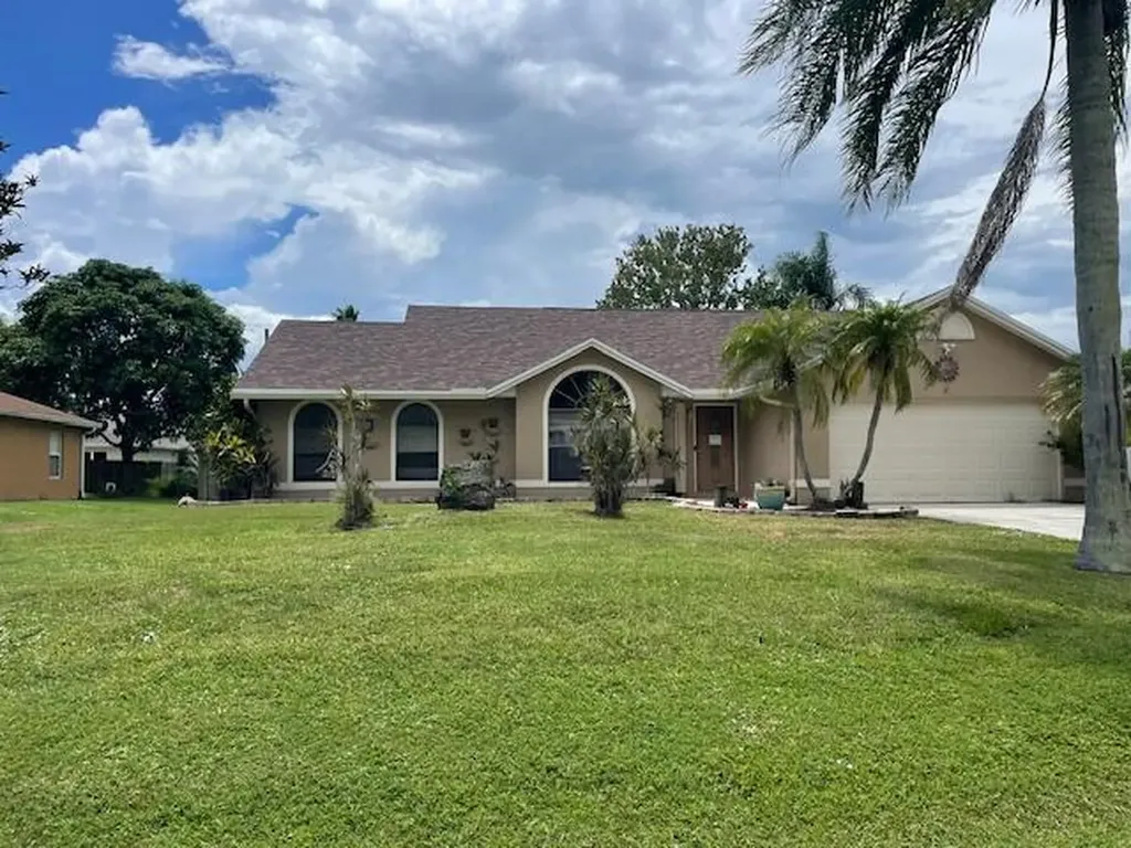 618 SE Streamlet Avenue Port St Lucie FL 34983