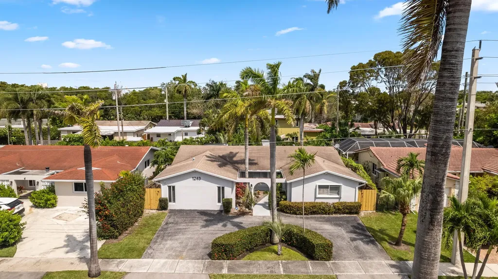 1243 Garfield Street Hollywood FL 33019