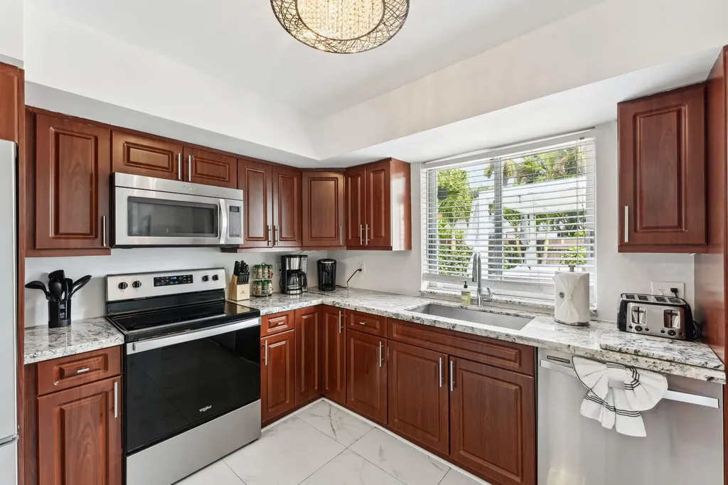 1243 Garfield Street Hollywood FL 33019