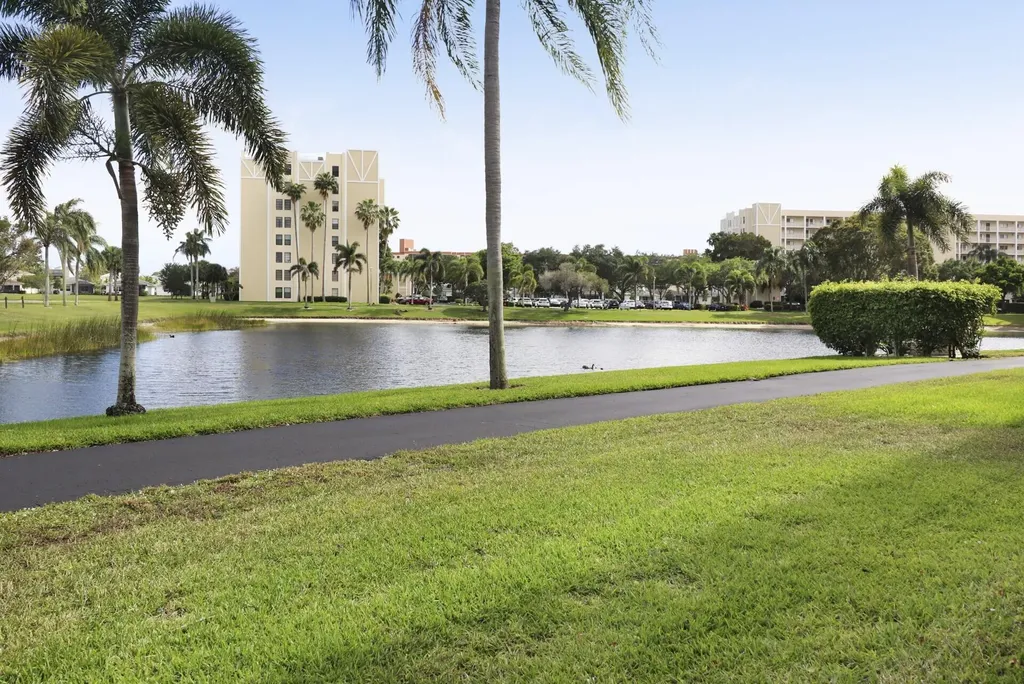 7270 Ashford Place Delray Beach FL 33446