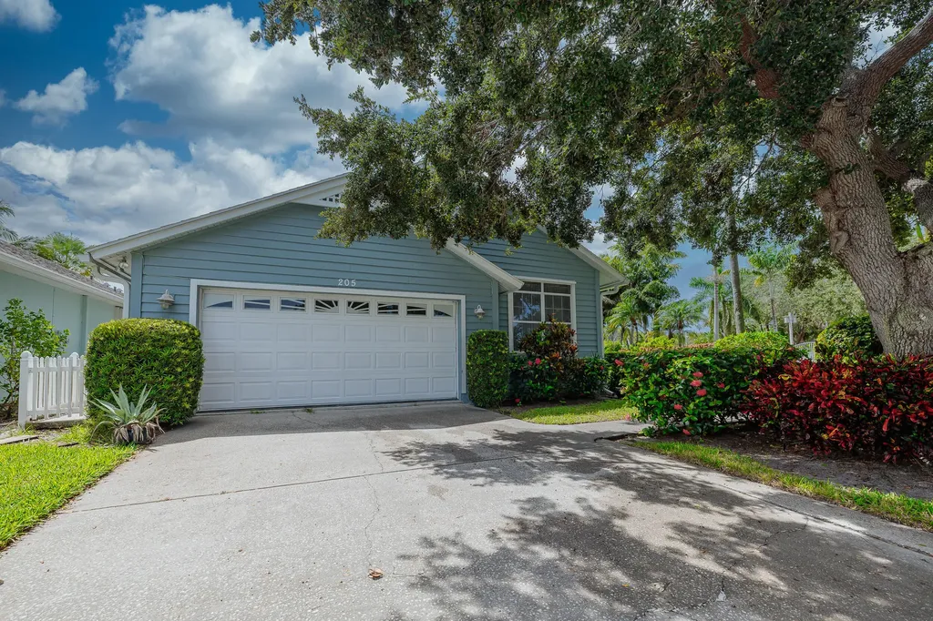 205 Garden Grove Parkway Vero Beach FL 32962