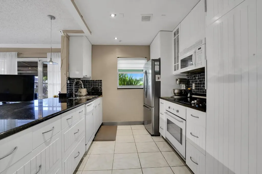 902 South Drive Delray Beach FL 33445