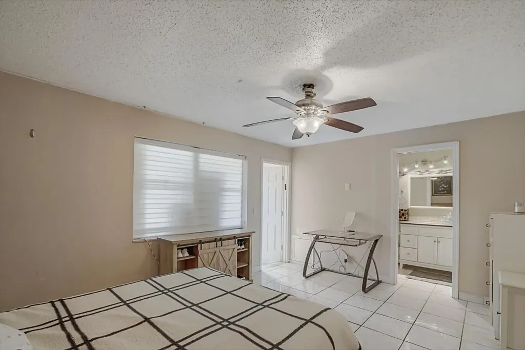 902 South Drive Delray Beach FL 33445