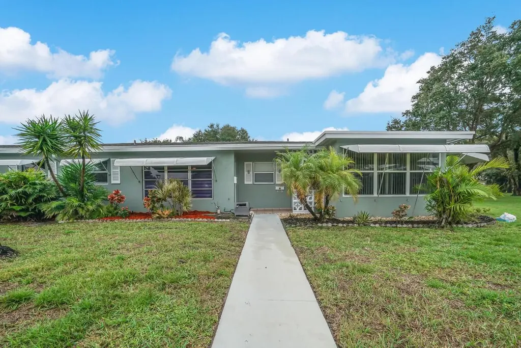 902 South Drive Delray Beach FL 33445