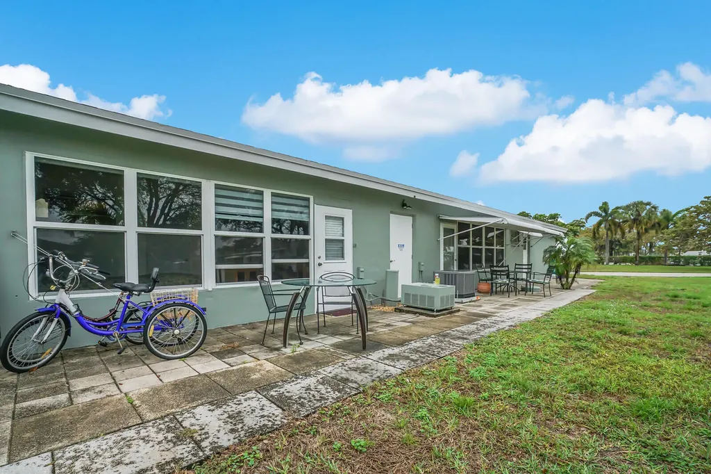 902 South Drive Delray Beach FL 33445