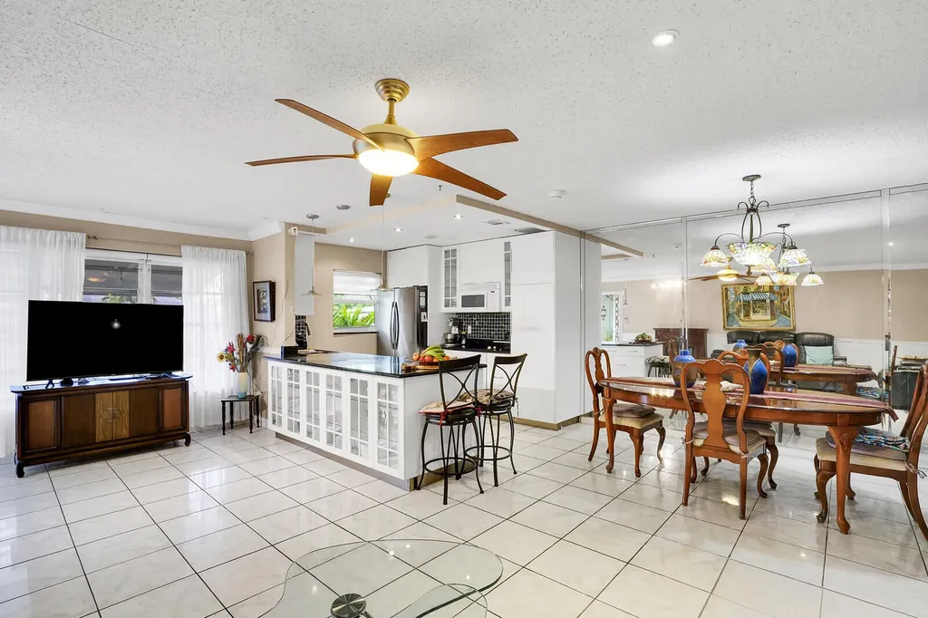 902 South Drive Delray Beach FL 33445