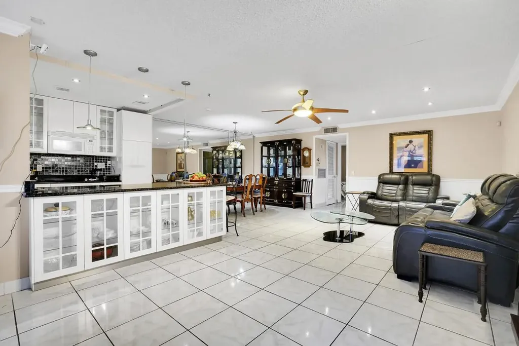 902 South Drive Delray Beach FL 33445