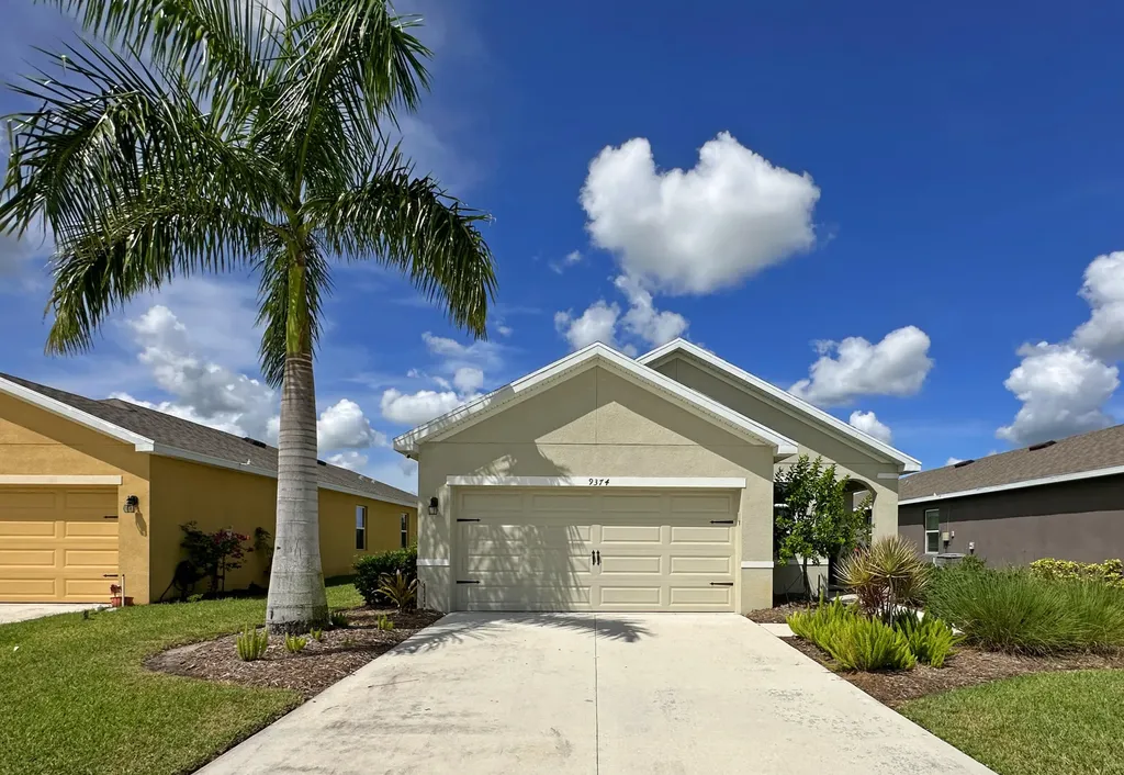9374 SW Ligorio Way Port St Lucie FL 34987