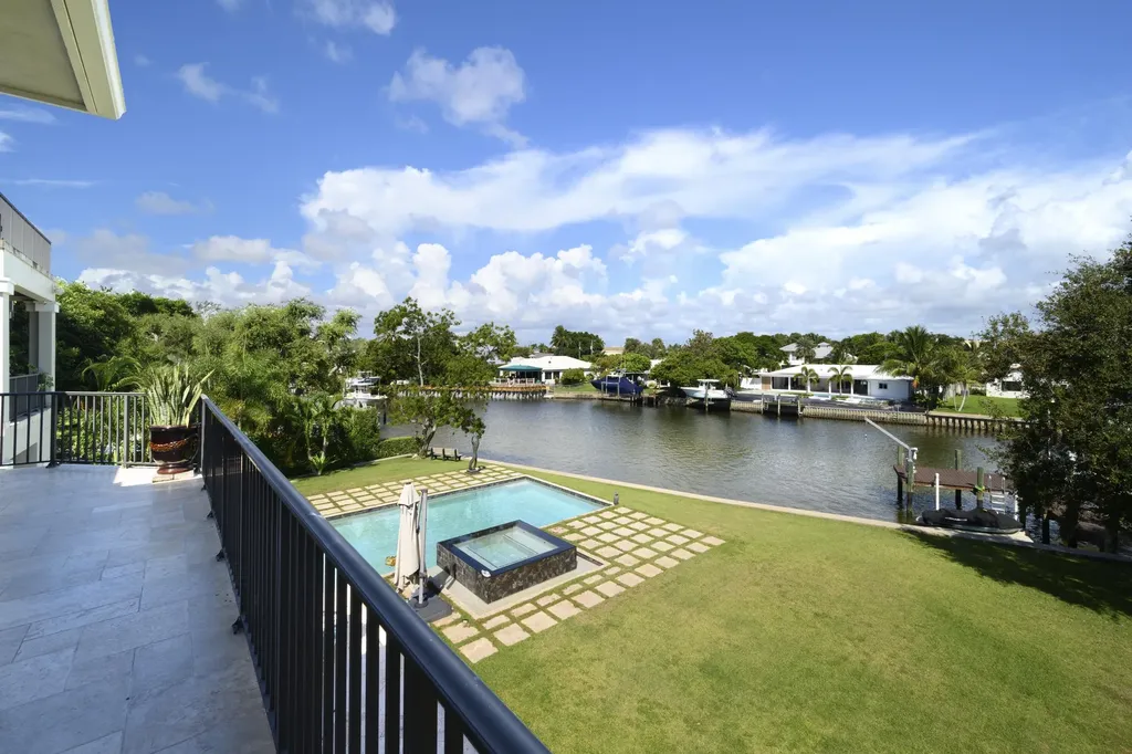 1950 Portage Landing N North Palm Beach FL 33408