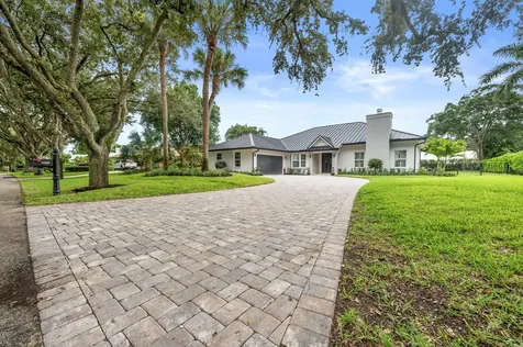 18433 SE Heritage Drive Tequesta FL 33469