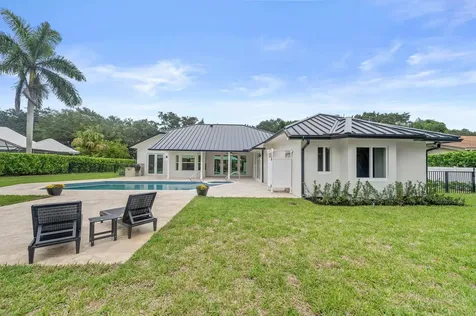 18433 SE Heritage Drive Tequesta FL 33469