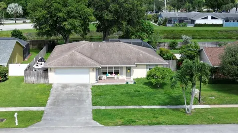 5041 Woodstone Circle N Lake Worth FL 33463