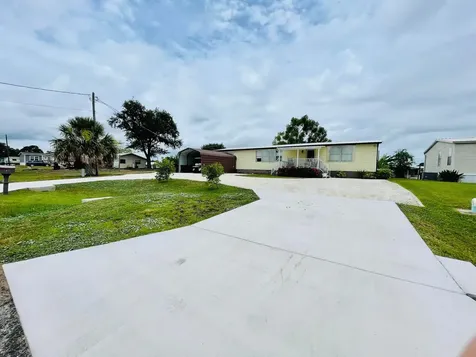 2301 SE 33rd Street Okeechobee FL 34974