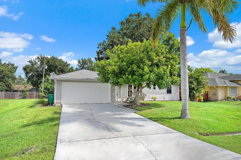 1433 SW San Esteban Avenue Port St Lucie FL 34953